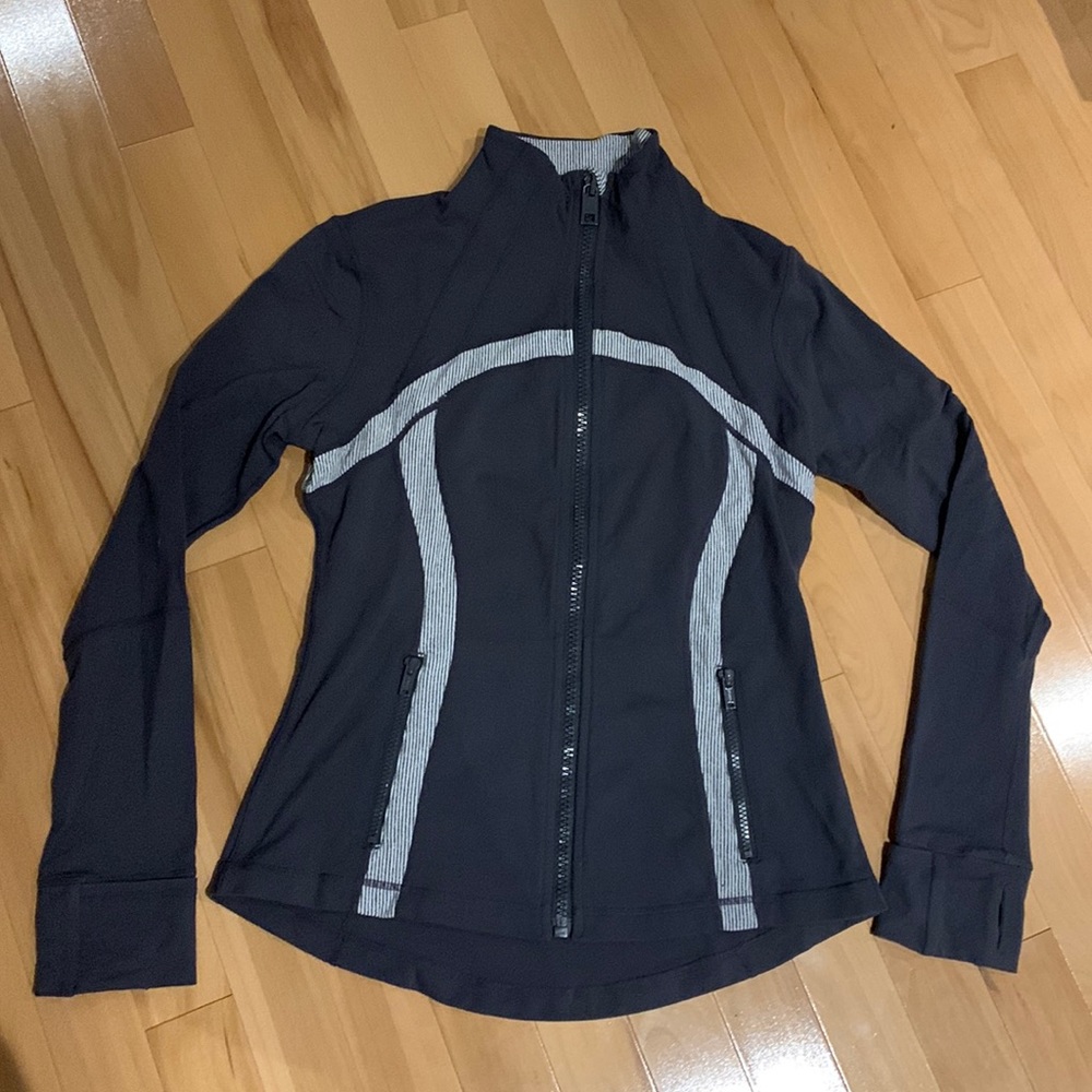 EUC Lululemon Grey Define Jacket - size 10